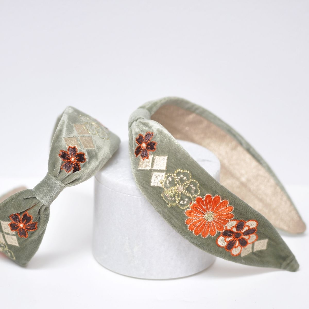 Diadema Velvet Floral Sage - Ana Lince Accesorios - Accesorios para Mujer - Atemporales & Sostenibles